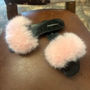 New Steve Madden Women's Black and Pink Fluffy Sandals